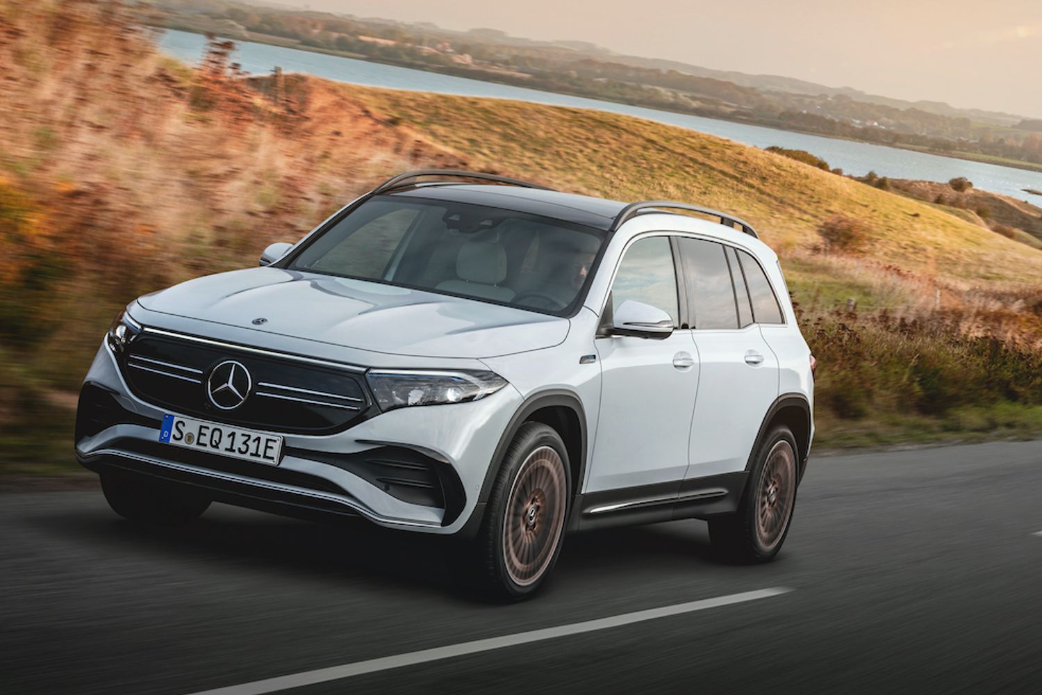 Mercedes EQB front action tracking